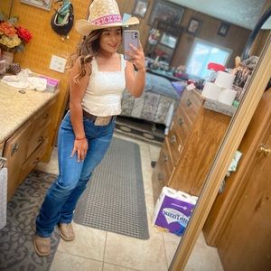 Meet your Posher, Carolina